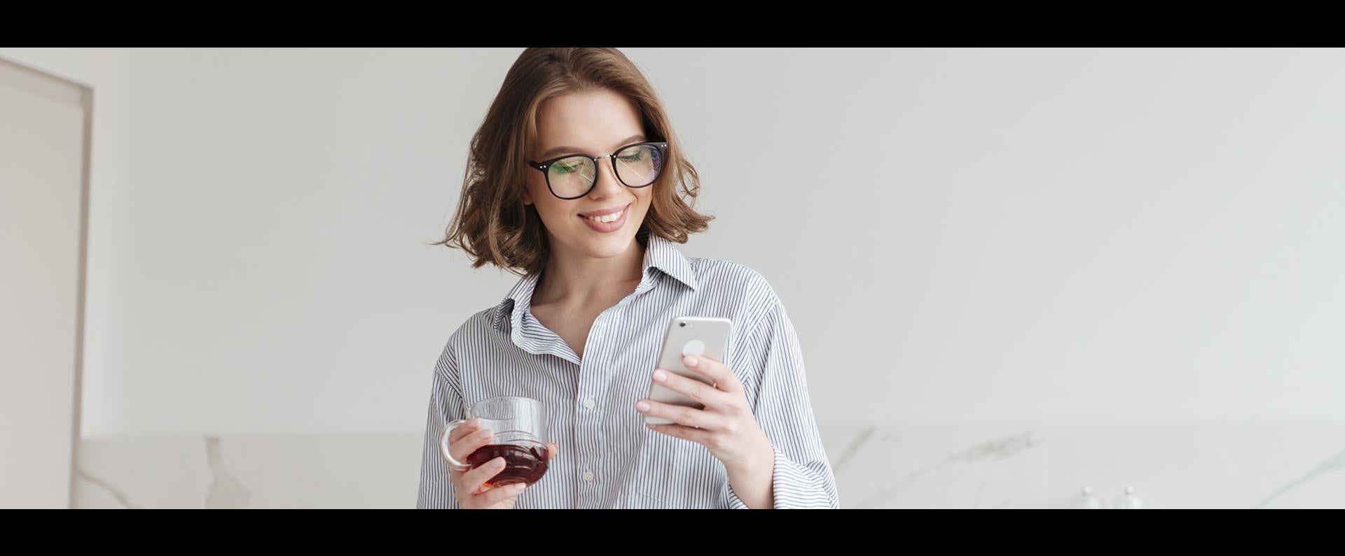 lady-with-smartphone